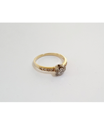 Złoty pierścionek zdobiony centralnym brylantem 0,20 ct