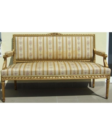 Sofa tapicerowana z XIX wieku