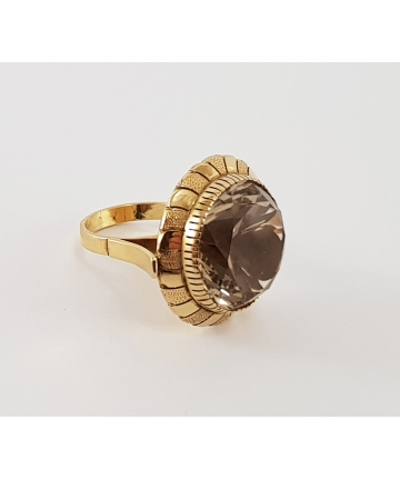 Złoty pierścionek w typie Chanel zdobiony kwarcem dymnym 24 ct z lat 50-tych XX wieku