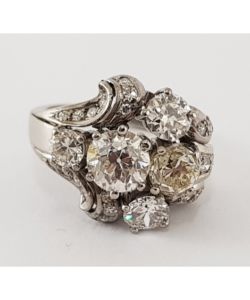 Złoty pierścionek Art deco zdobiony brylantami oraz diamentami